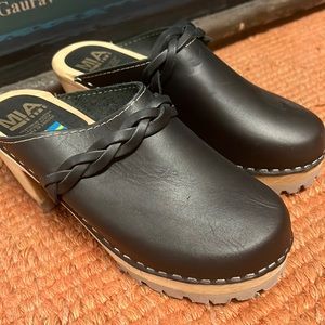 New Mia Elsa black clog